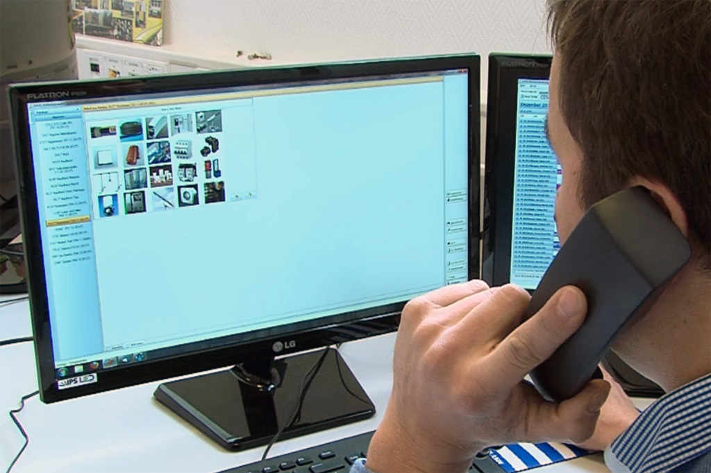 Mitarbeiter am Telefon