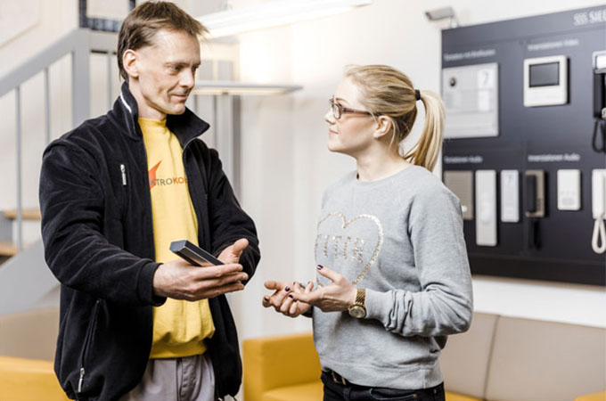 Mitarbeiter bei der Beratung